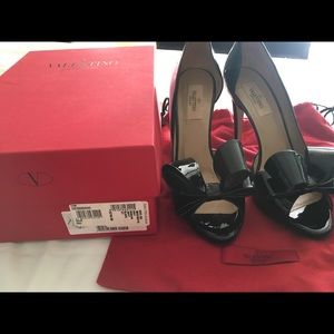Valentino Bow D’Orsay pump